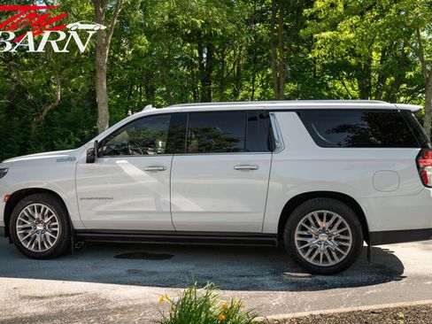Used 2023 Chevrolet Suburban High Country AWD/4WD image 2