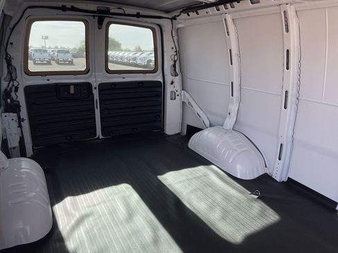 New 2025 GMC Savana 2500 Extended w/ Driver Convenience Package image 21