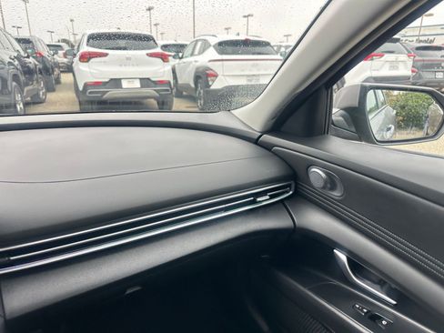 Used 2025 Hyundai Elantra SEL image 36