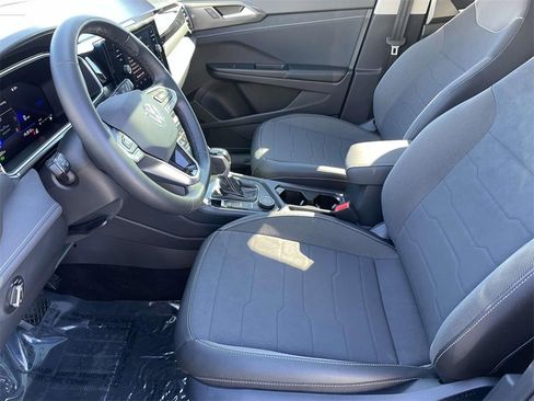 Used 2025 Volkswagen Taos SE image 18