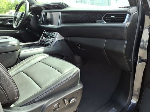 Used 2024 GMC Yukon XL Denali AWD/4WD image 8
