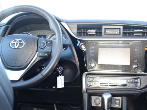 Used 2017 Toyota Corolla SE image 21
