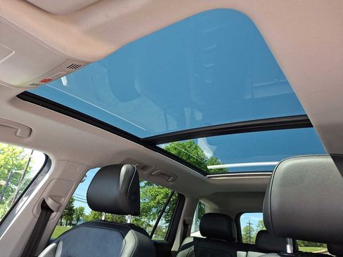 Used 2019 Volkswagen Tiguan SEL Premium AWD/4WD image 12
