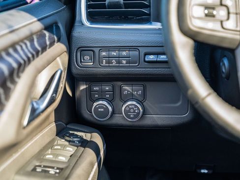 Used 2023 GMC Yukon Denali image 30