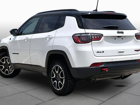 Used 2025 Jeep Compass Trailhawk AWD/4WD image 11