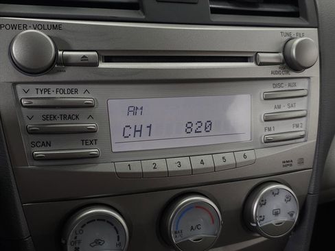 Used 2011 Toyota Camry LE image 18