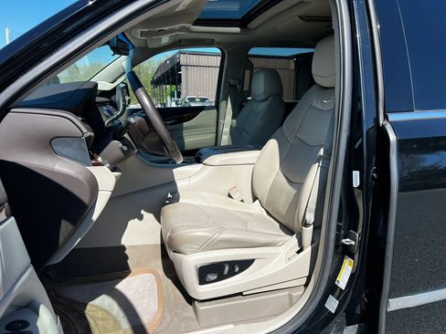Used 2017 Cadillac Escalade Premium Luxury image 10