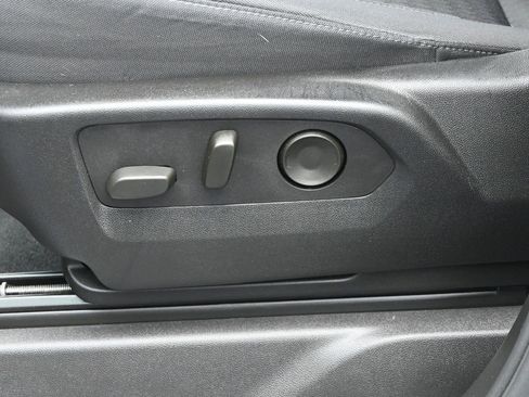 Used 2024 Chevrolet Silverado 2500 LT w/ Convenience Package image 11