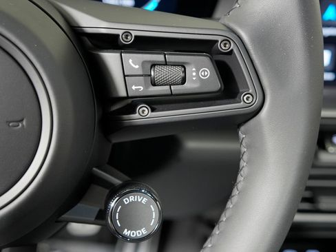 Certified 2025 Porsche 911 Carrera RWD image 31