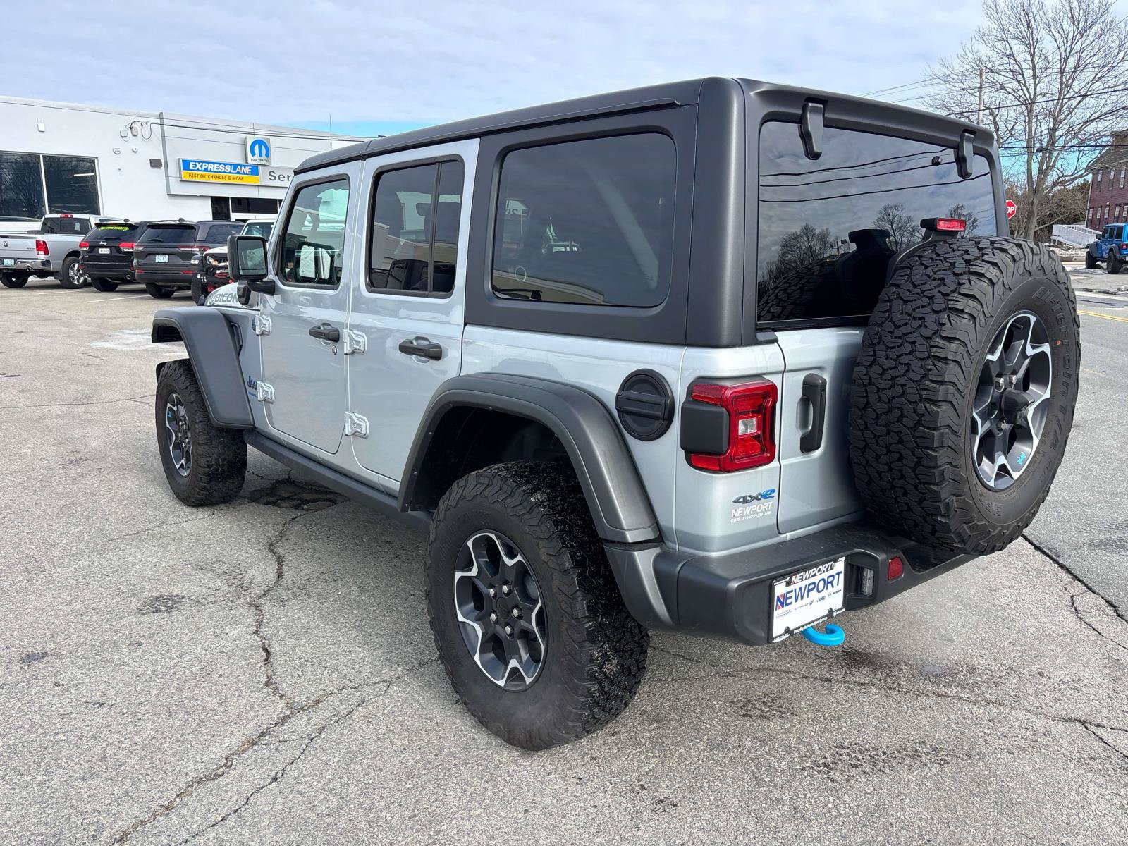 Used 2023 Jeep Wrangler Unlimited Rubicon 4xe w/ Cold Weather Group AWD/4WD image 5