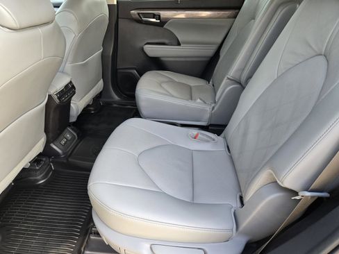Used 2026 Toyota Highlander Platinum AWD/4WD image 29