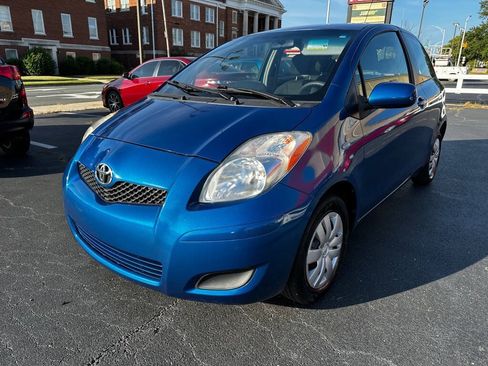 Used 2009 Toyota Yaris 2-Door Hatchback FWD image 3