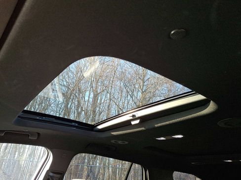 Used 2023 Chevrolet Traverse RS image 15