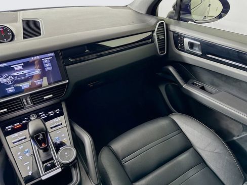 Used 2019 Porsche Cayenne S image 24