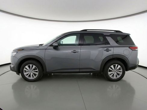 Used 2025 Nissan Pathfinder SV FWD image 5