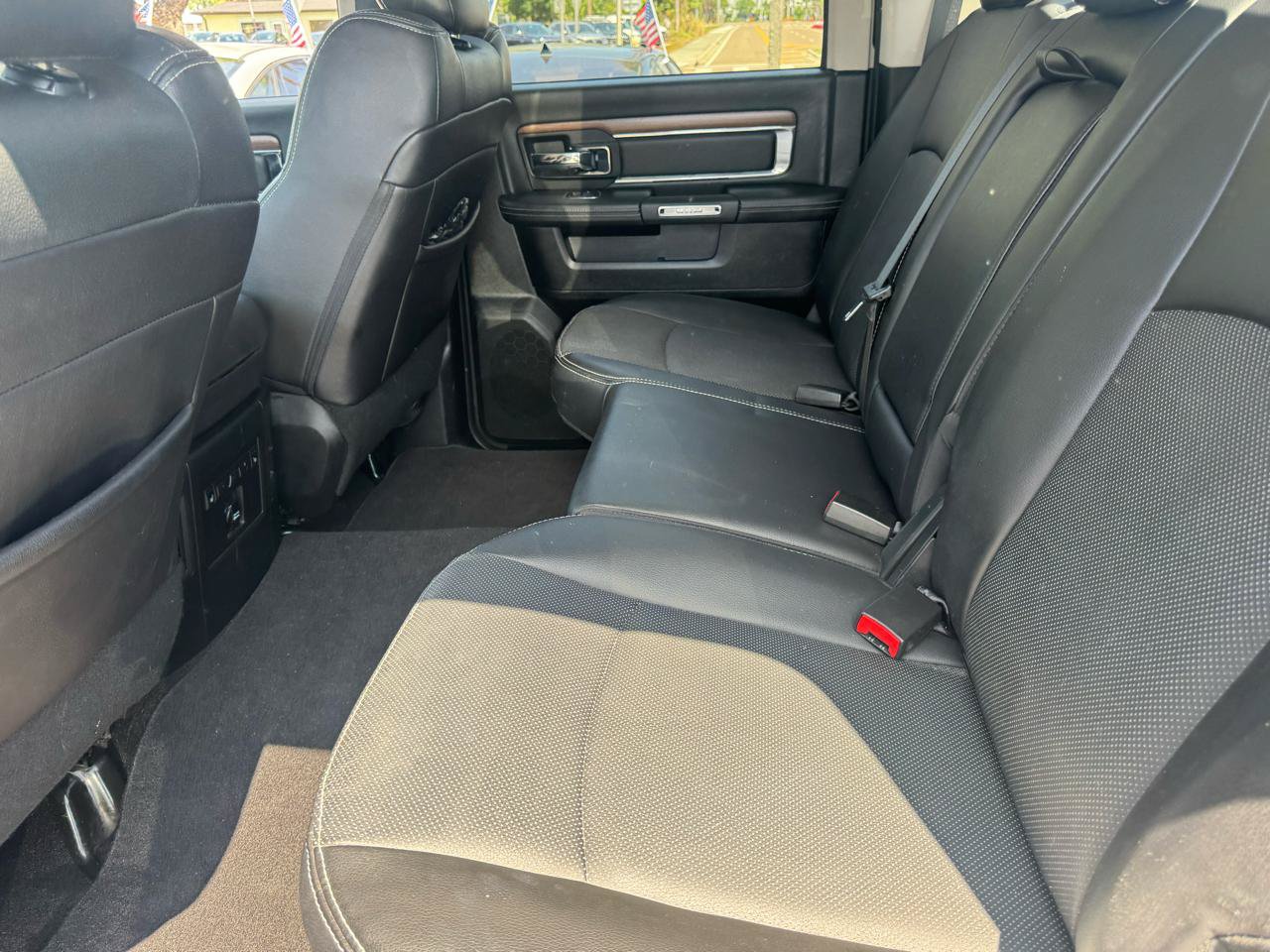 Used 2016 RAM 1500 Laramie w/ Convenience Group AWD/4WD image 27