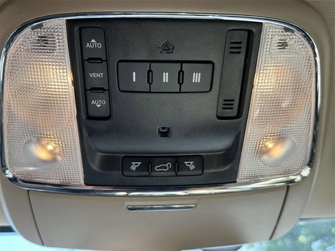 Used 2021 Jeep Grand Cherokee Limited image 16