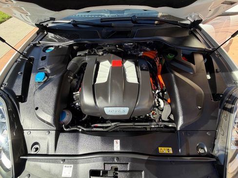 Used 2017 Porsche Cayenne S Platinum w/ Premium Package (PJW) image 37