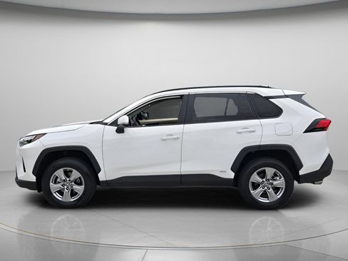 Used 2024 Toyota RAV4 LE AWD/4WD image 5