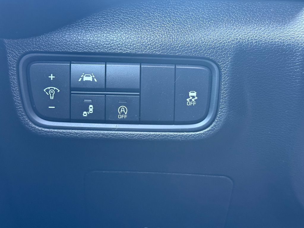 Used 2022 Kia Soul LX w/ Technology Package FWD image 4