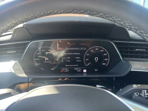 Used 2023 Audi e-tron Premium Plus w/ Premium Plus Package AWD/4WD image 14