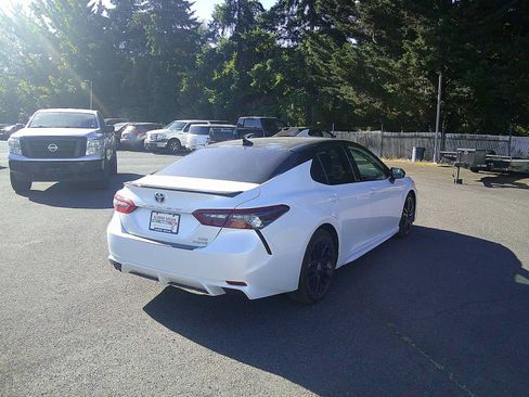 Used 2022 Toyota Camry XSE w/ Navigation Upgrade Package FWD image 5