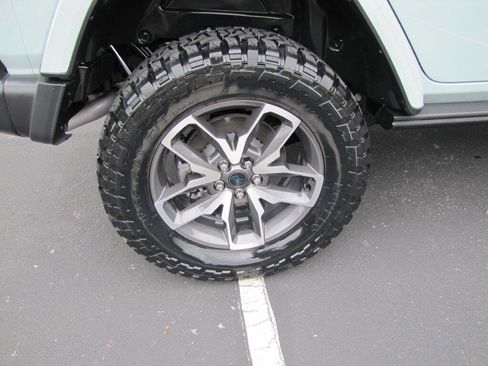 Used 2024 Jeep Wrangler Unlimited w/ Convenience Group AWD/4WD image 28