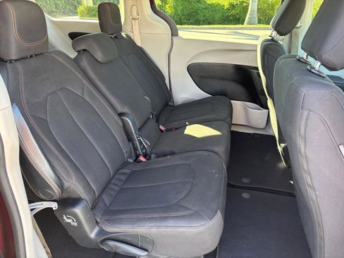 Used 2017 Chrysler Pacifica Touring image 25