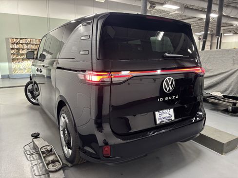 New 2025 Volkswagen ID. Buzz Pro S image 9