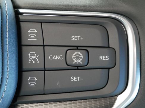 New 2026 Jeep Grand Wagoneer Summit image 15