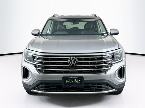Used 2025 Volkswagen Atlas SE FWD image 2