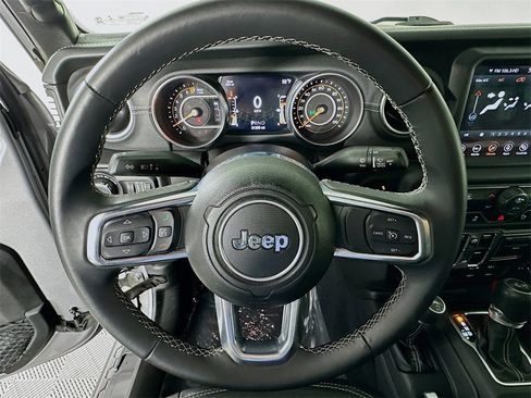 Used 2018 Jeep Wrangler Unlimited Sahara image 11