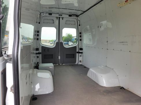 Used 2017 Freightliner Sprinter 3500 RWD image 31