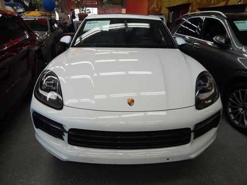 Used 2024 Porsche Cayenne image 2