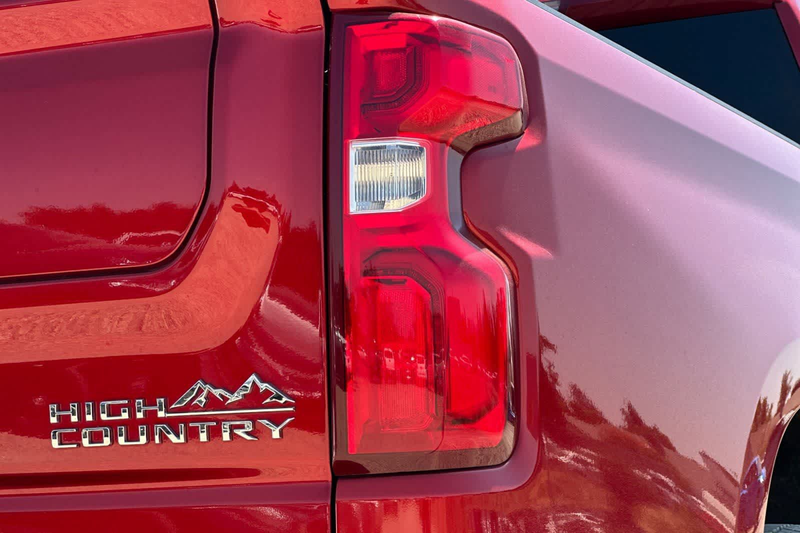 Used 2023 Chevrolet Silverado 1500 High Country w/ High Country Premium Package AWD/4WD image 34