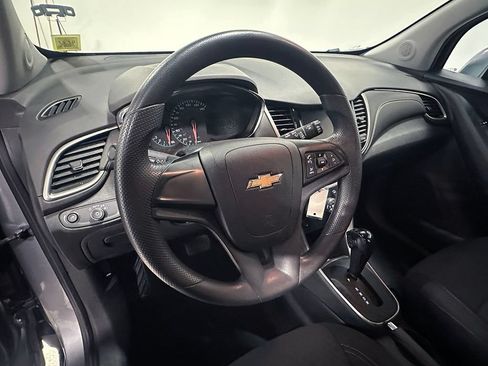 Used 2020 Chevrolet Trax LS FWD image 20