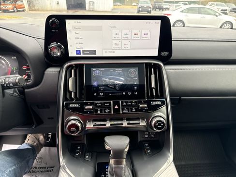 Used 2024 Lexus LX 600 F Sport image 23