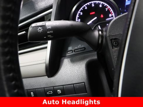 Used 2018 Toyota Camry XLE image 26