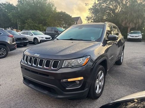 Used 2019 Jeep Compass Latitude image 4
