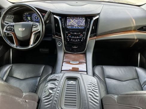 Used 2018 Cadillac Escalade ESV Luxury image 28