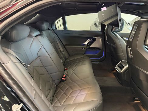 Used 2023 BMW 760i xDrive image 26