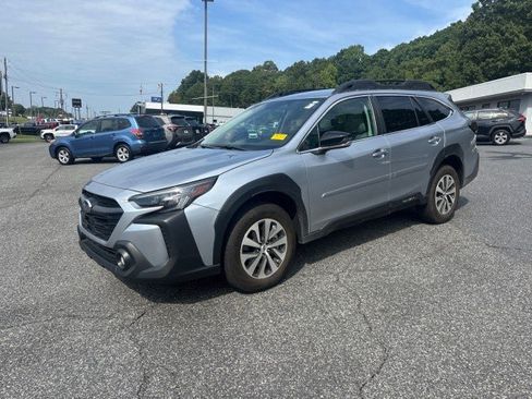 Certified 2025 Subaru Outback Premium AWD/4WD image 1