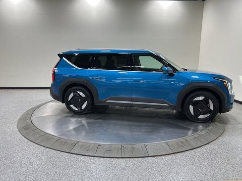 New 2026 Kia EV9 Wind AWD/4WD image 5