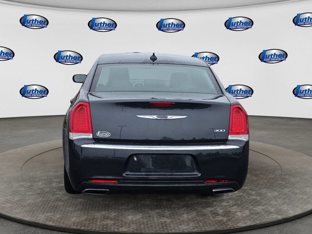Used 2016 Chrysler 300 Limited RWD image 4