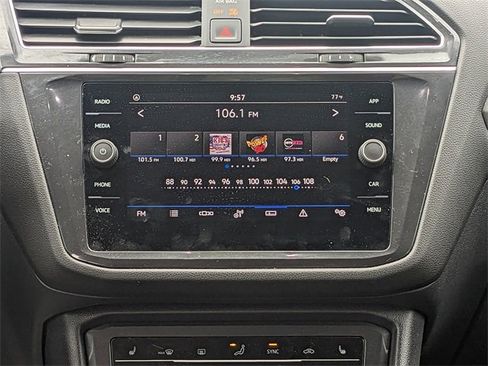 Used 2022 Volkswagen Tiguan SE image 19