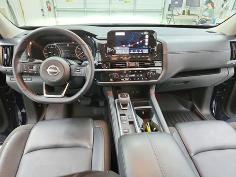 Used 2025 Nissan Pathfinder SL FWD image 24