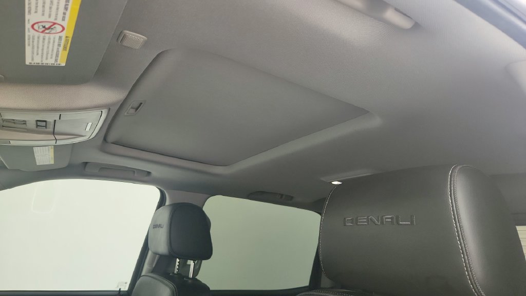 Used 2015 GMC Sierra 2500 Denali w/ Duramax Plus Package AWD/4WD image 15