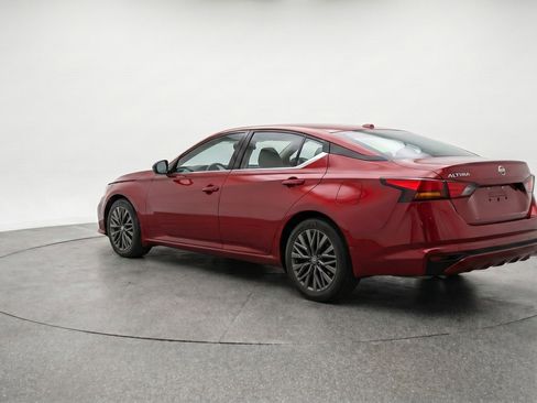 Used 2025 Nissan Altima 2.5 SV FWD image 6