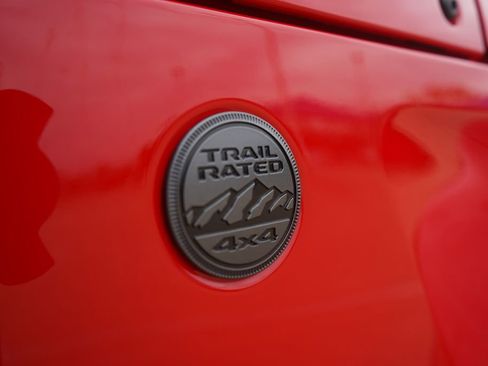 Used 2025 Jeep Gladiator Sport AWD/4WD image 7