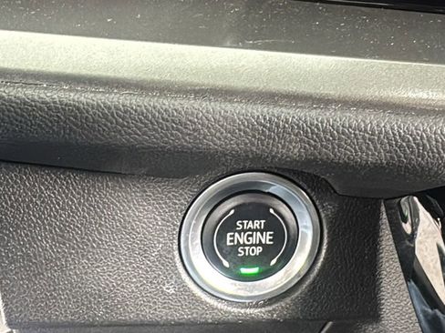 Used 2024 Chevrolet Traverse LT image 26